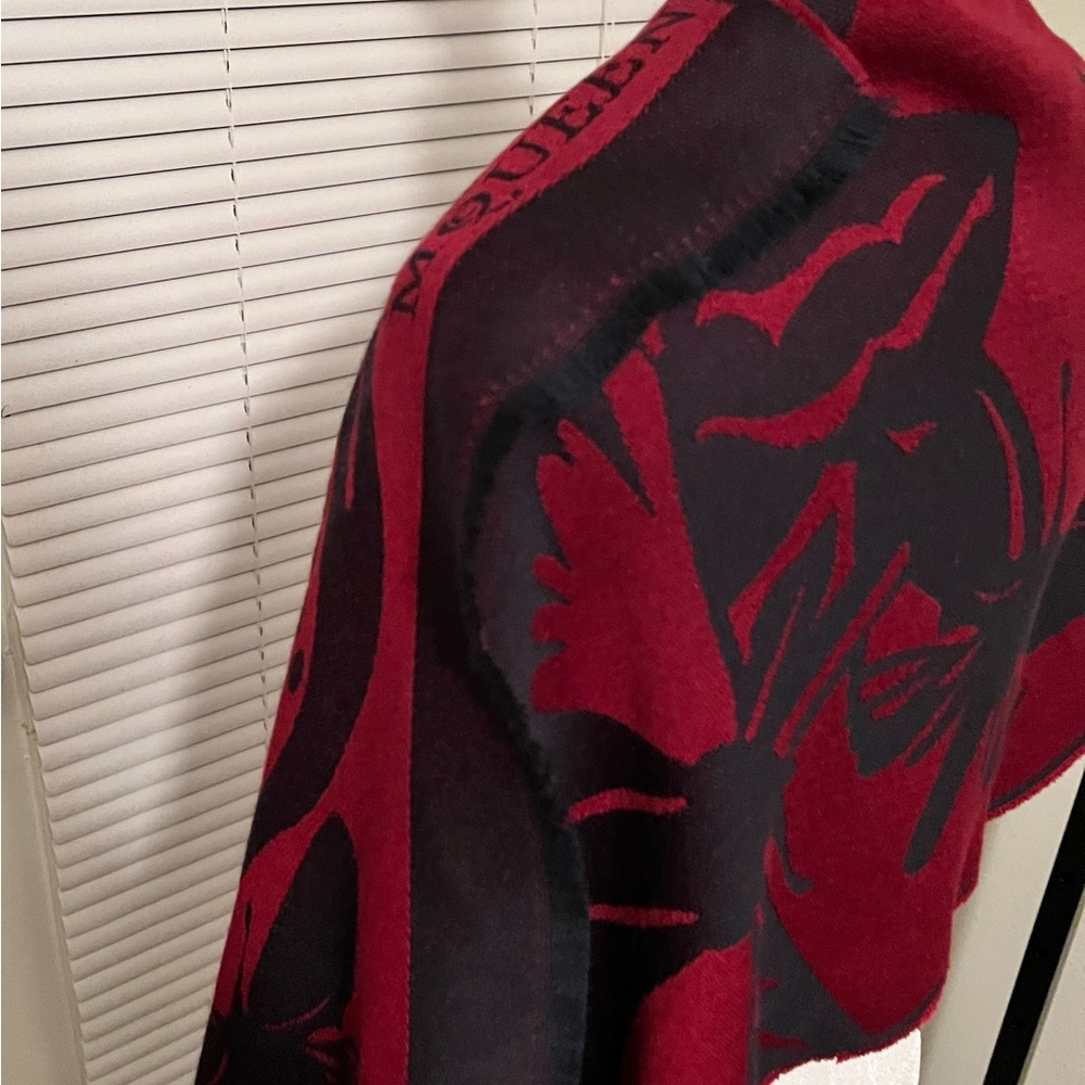 ALEXANDER MCQUEEN AUTHENTIC RARE SKULL EYELASH STYLE FRINGES SHAWL - Picture 9 of 17